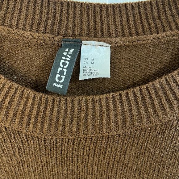 H&M Dark Brown Soft Sweater. Round neckline, long sleeves, round - Picture 2 of 3